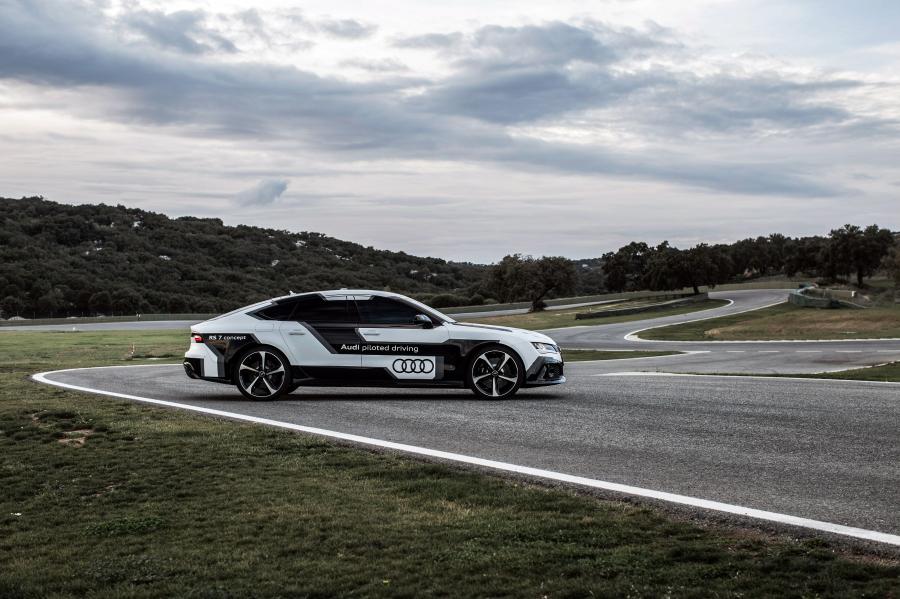  Audi RS7 Sportback Piloted Driving Concept 2014 года  (фото 18 из 22)